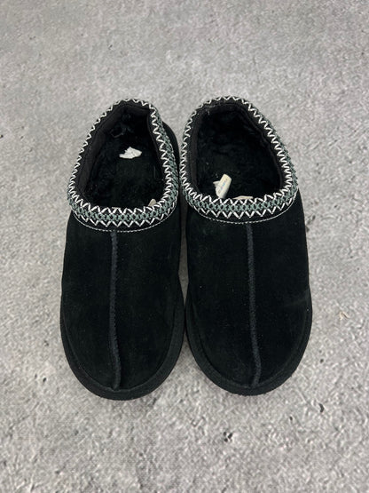 UGG TASMAN II — buty sportowe damskie w bardzo dobrym stanie rozmiar 37, widok z góry na zewnętrzną stronę butów