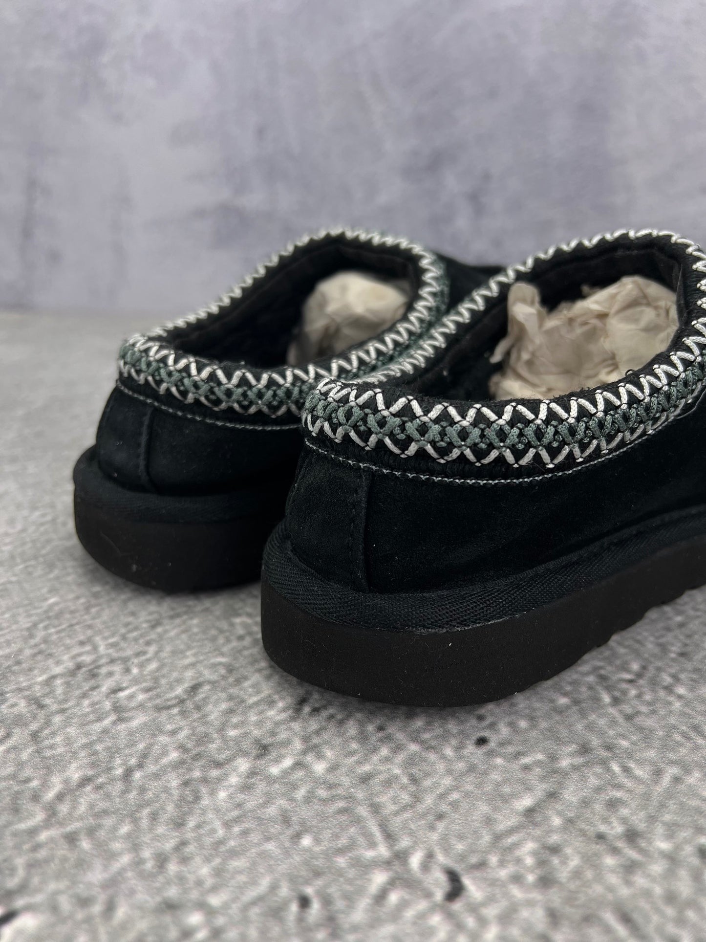 UGG TASMAN II — buty sportowe damskie w bardzo dobrym stanie rozmiar 37, zewnętrzny panel prawego buta
