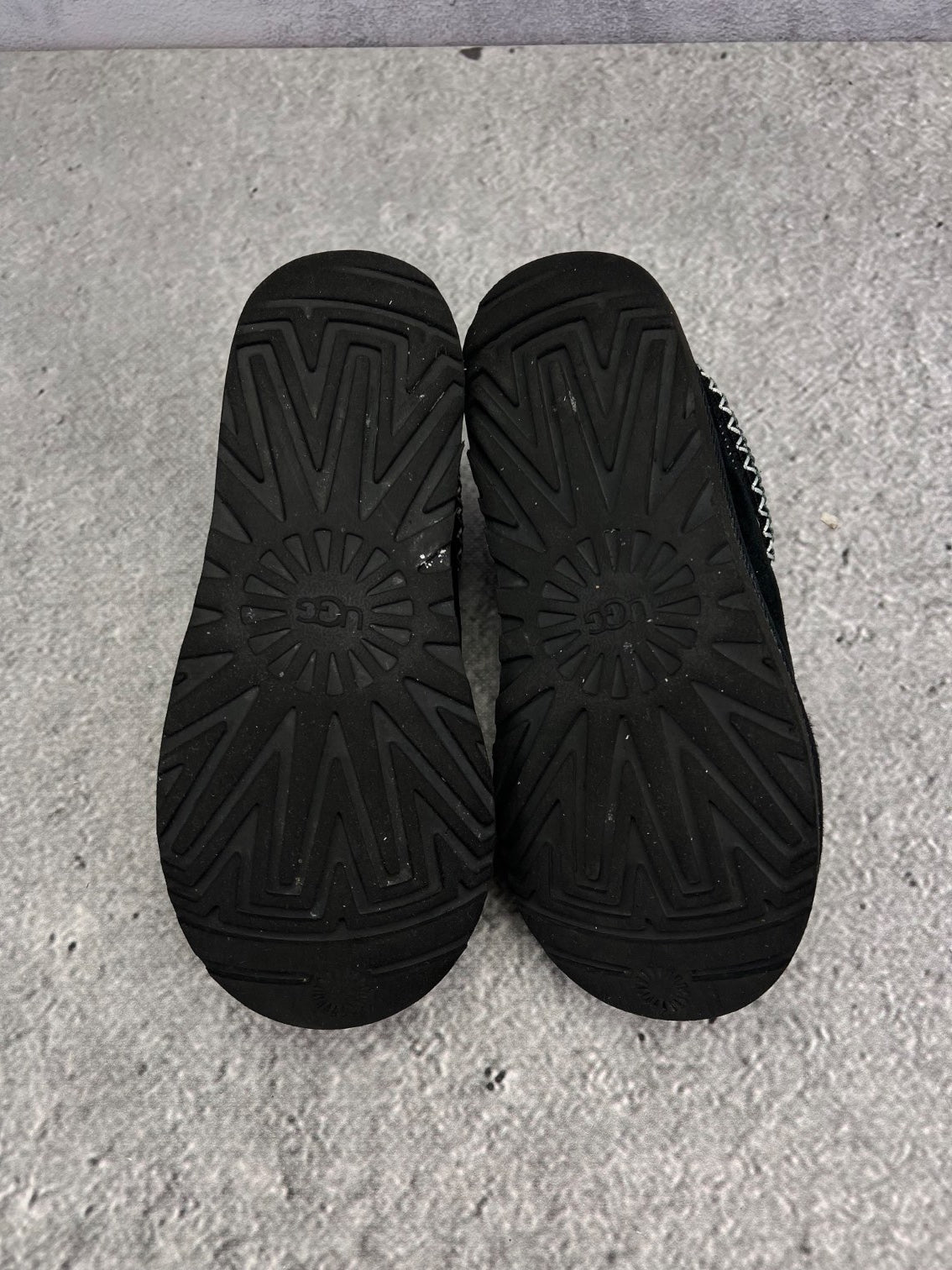 UGG TASMAN II — buty sportowe damskie w bardzo dobrym stanie rozmiar 37, zewnętrzny panel lewego buta