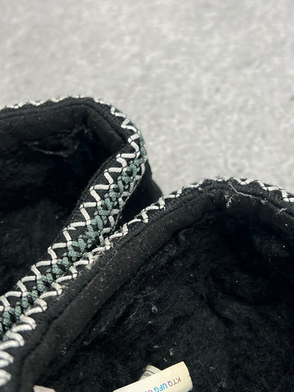 UGG TASMAN II — buty sportowe damskie w bardzo dobrym stanie rozmiar 37, widok z góry na wewnętrzną stronę butów