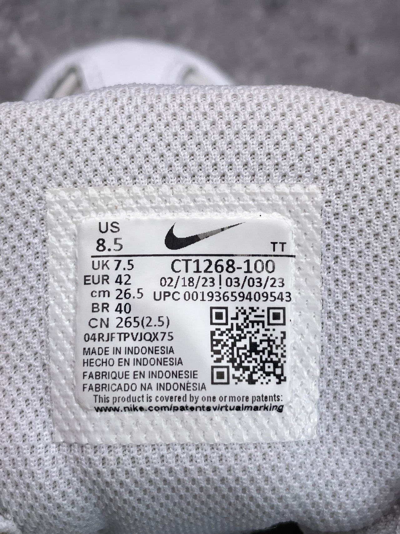 Nike Air Max 95 Essential Triple White — buty sportowe męskie w bardzo dobrym stanie rozmiar 42, etykieta z kodem modelu CT1268-100