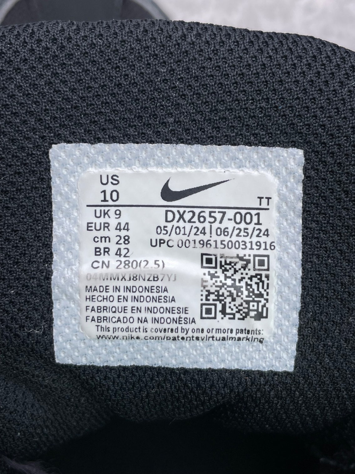 Nike Air Max 95 Black/Grey Safety Orange — buty sportowe męskie w bardzo dobrym stanie rozmiar 44, etykieta z kodem modelu DX2657-001