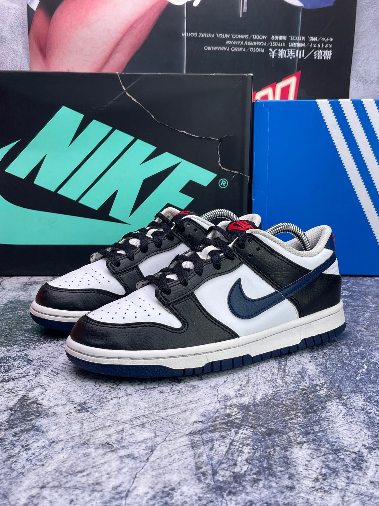 Nike Dunk Low — buty sportowe damskie w bardzo dobrym stanie rozmiar 38, widok z góry na zewnętrzną stronę butów