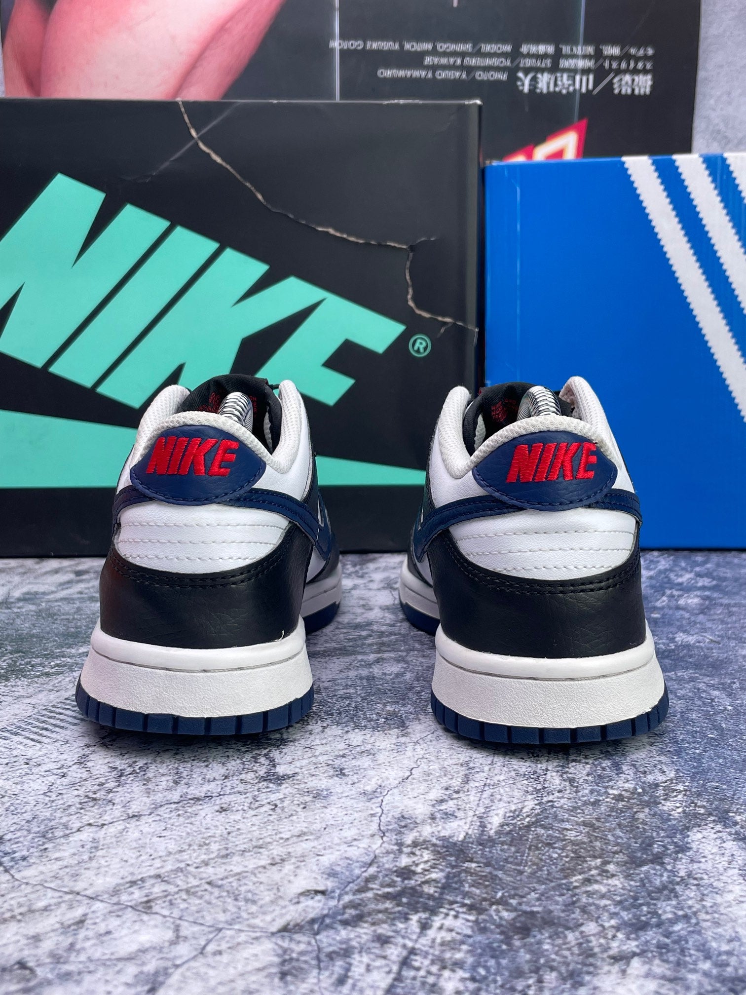 Nike Dunk Low — buty sportowe damskie w bardzo dobrym stanie rozmiar 38, zewnętrzny panel prawego buta
