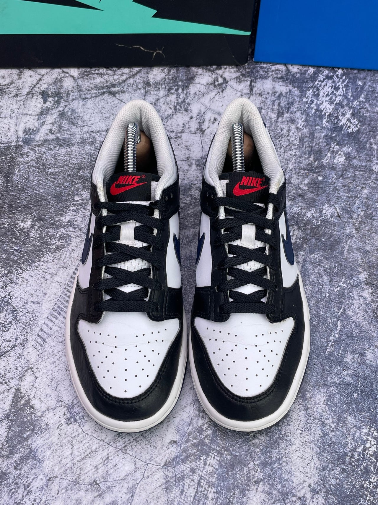 Nike Dunk Low — buty sportowe damskie w bardzo dobrym stanie rozmiar 38, wewnętrzny panel lewego buta
