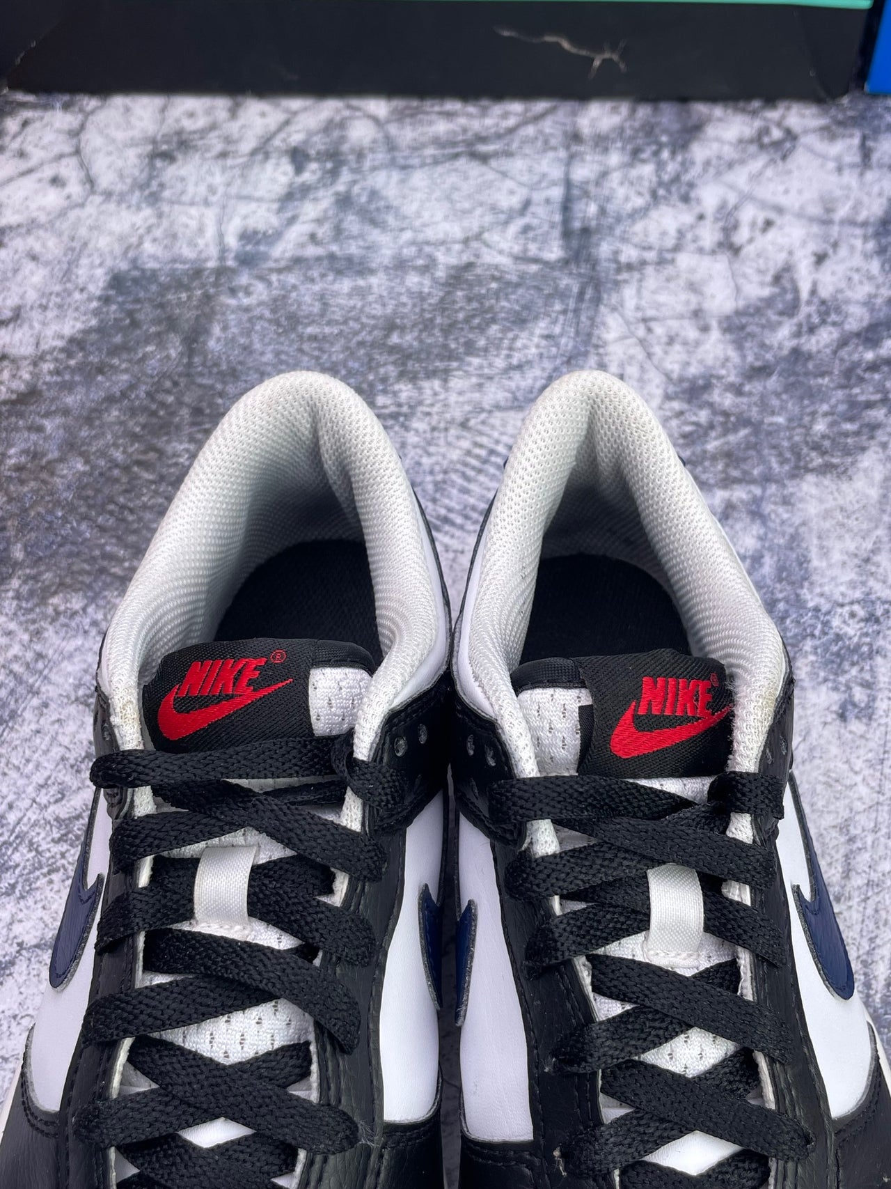 Nike Dunk Low — buty sportowe damskie w bardzo dobrym stanie rozmiar 38, wewnętrzny panel prawego buta