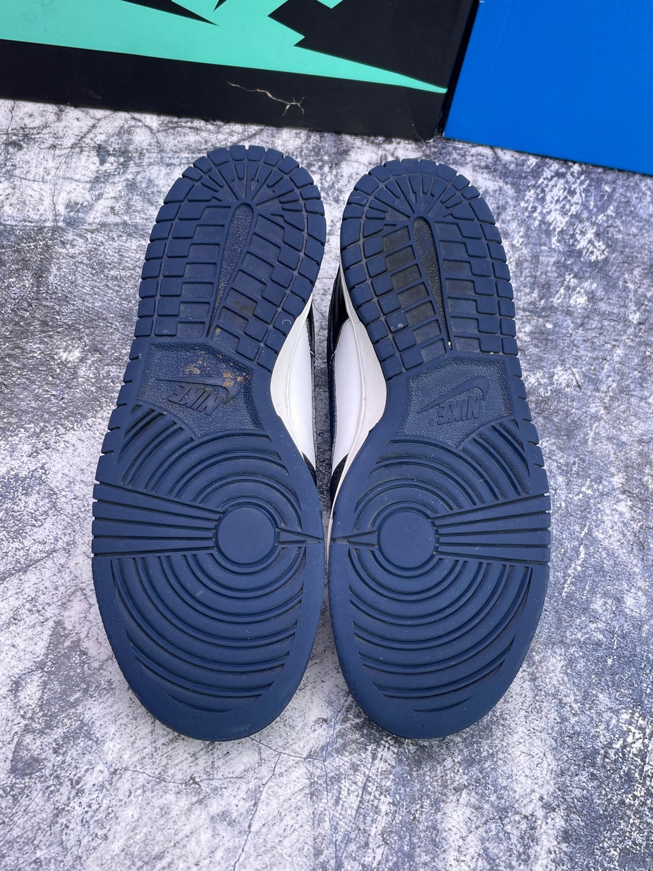 Nike Dunk Low — buty sportowe damskie w bardzo dobrym stanie rozmiar 38, widok z góry