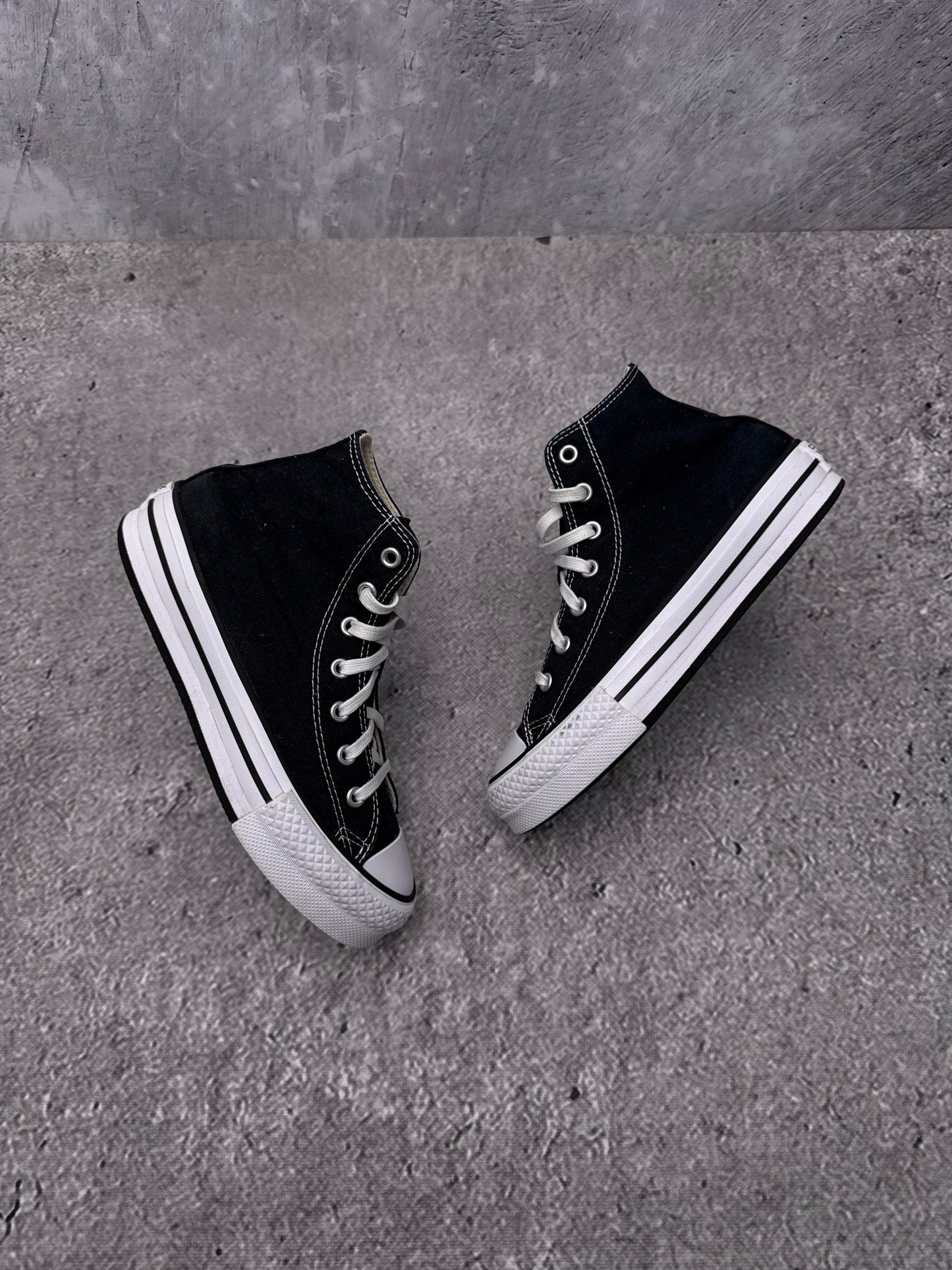 Converse Chuck Taylor All Star — buty sportowe damskie w bardzo dobrym stanie rozmiar 35, para butów