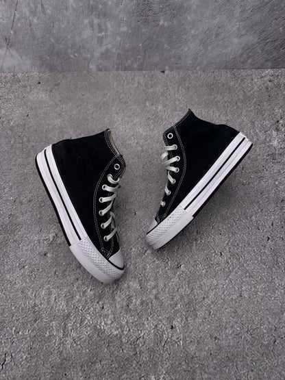 Converse Chuck Taylor All Star — buty sportowe damskie w bardzo dobrym stanie rozmiar 35, para butów