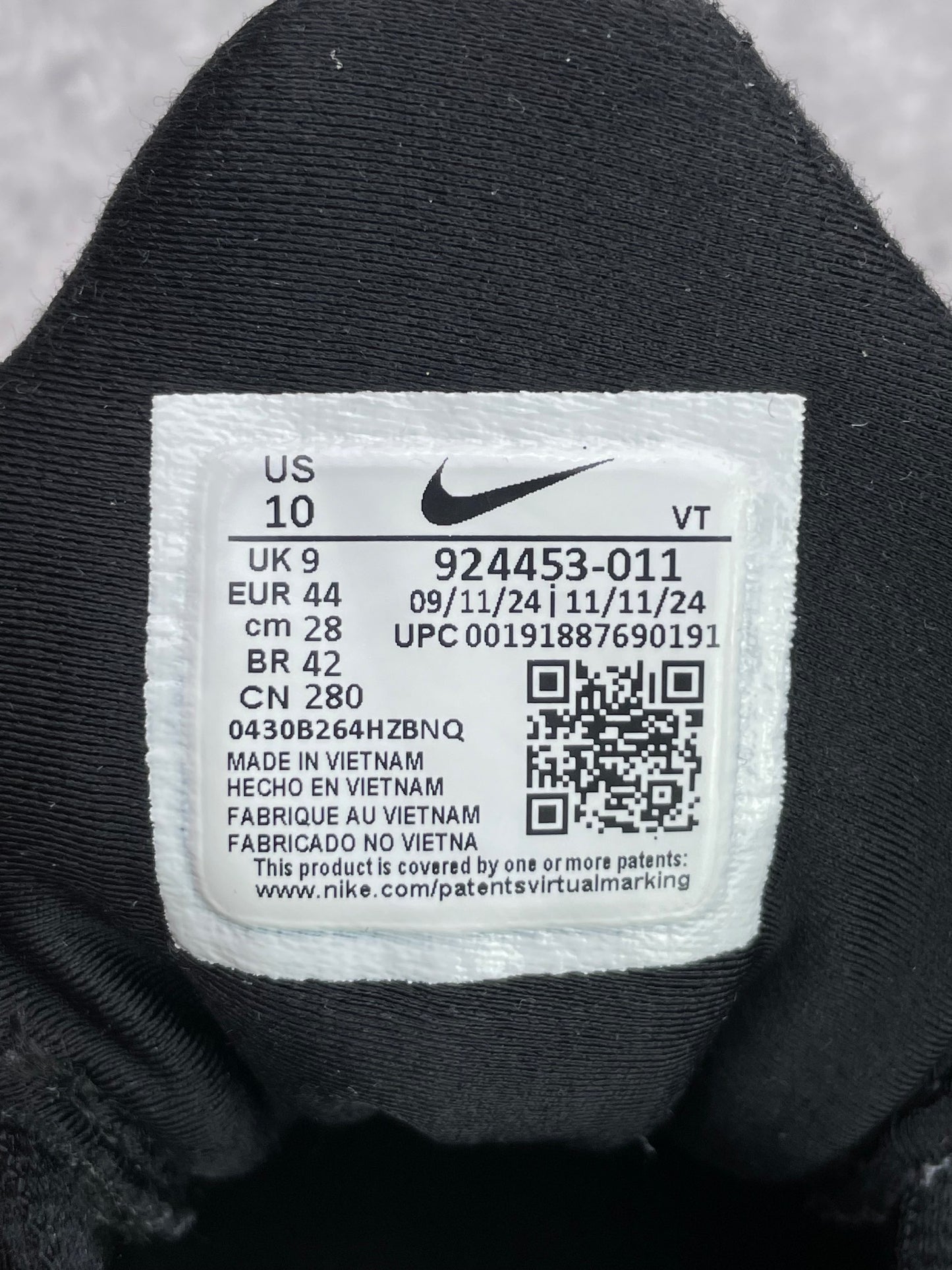 Nike Air VaporMax Plus Overbranding — buty sportowe męskie w bardzo dobrym stanie rozmiar 44, etykieta z kodem modelu 924453-011