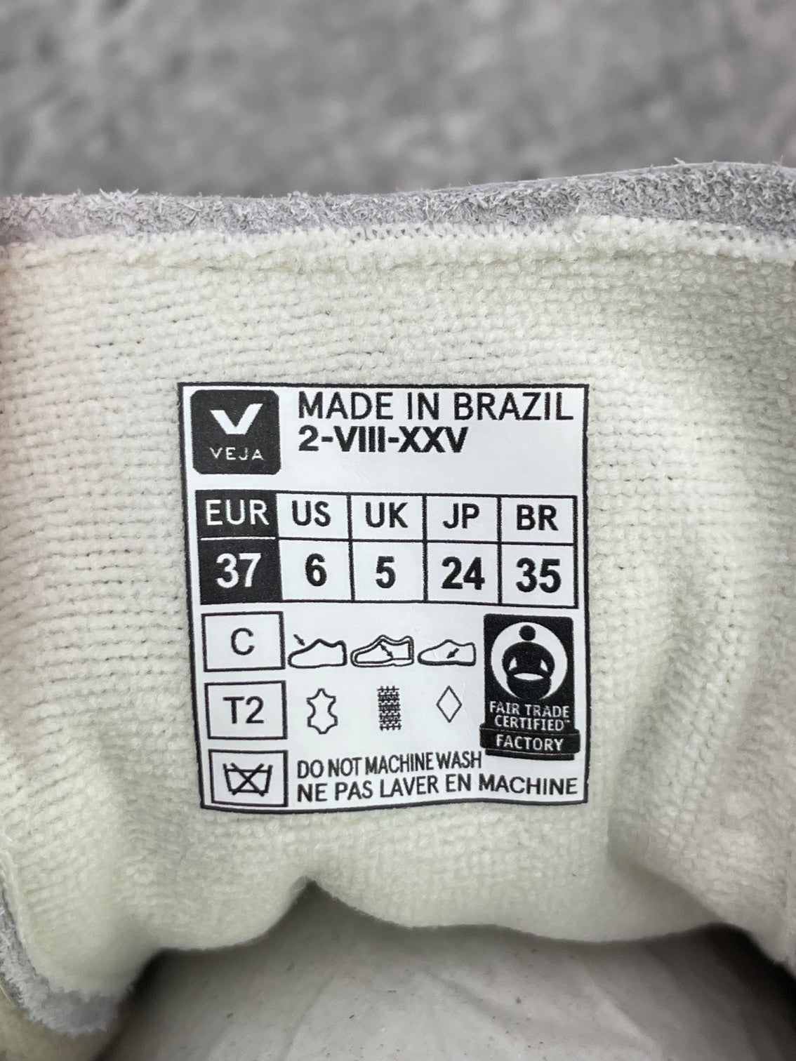 Veja Small V-10 — buty sportowe damskie nowe rozmiar 34, etykieta z kodem modelu