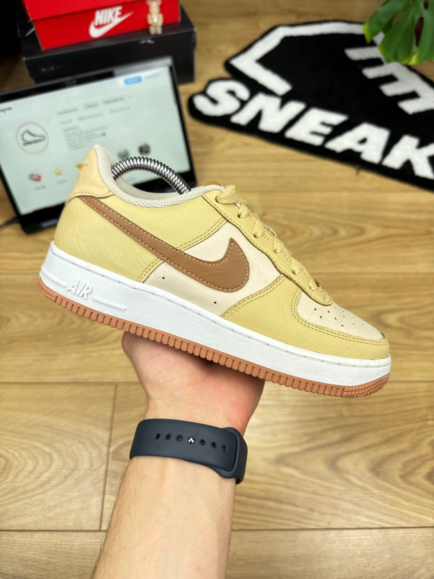 Nike Air Force 1 Low (37.5)
