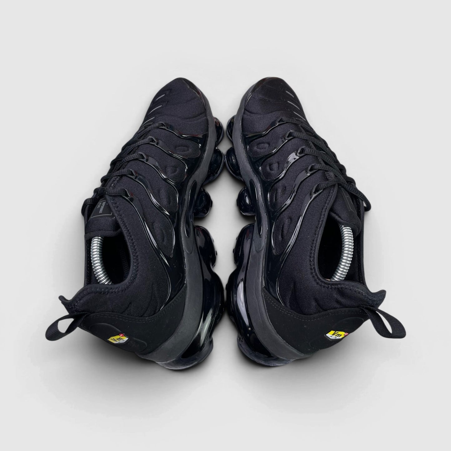 Nike Air VaporMax Plus Triple Black — buty sportowe męskie w bardzo dobrym stanie rozmiar 45, widok z góry