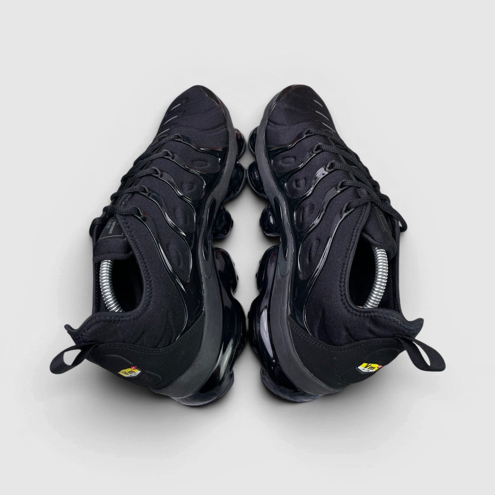 Nike Air VaporMax Plus Triple Black — buty sportowe męskie w bardzo dobrym stanie rozmiar 45, widok z góry