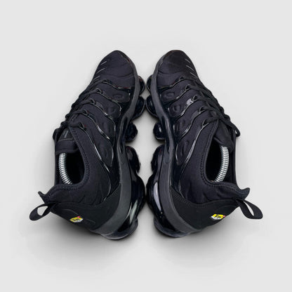 Nike Air VaporMax Plus Triple Black — buty sportowe męskie w bardzo dobrym stanie rozmiar 45, widok z góry