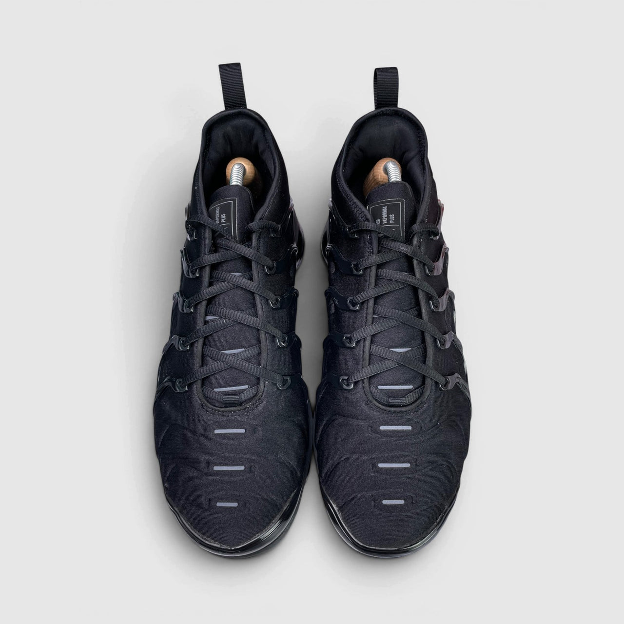 Nike Air VaporMax Plus Triple Black — buty sportowe męskie w bardzo dobrym stanie rozmiar 45, widok z góry