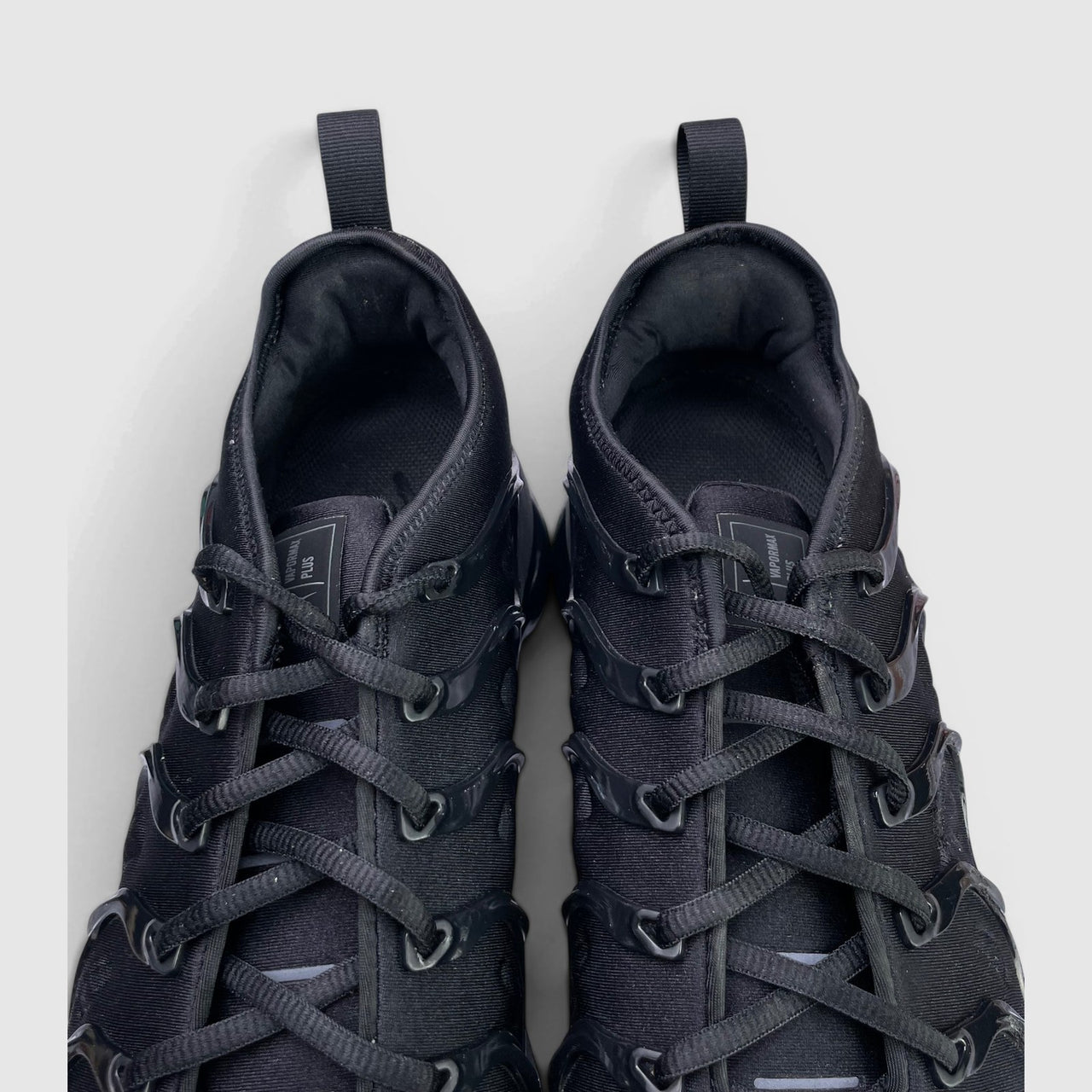 Nike Air VaporMax Plus Triple Black — buty sportowe męskie w bardzo dobrym stanie rozmiar 45, widok z góry