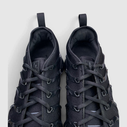 Nike Air VaporMax Plus Triple Black — buty sportowe męskie w bardzo dobrym stanie rozmiar 45, widok z góry