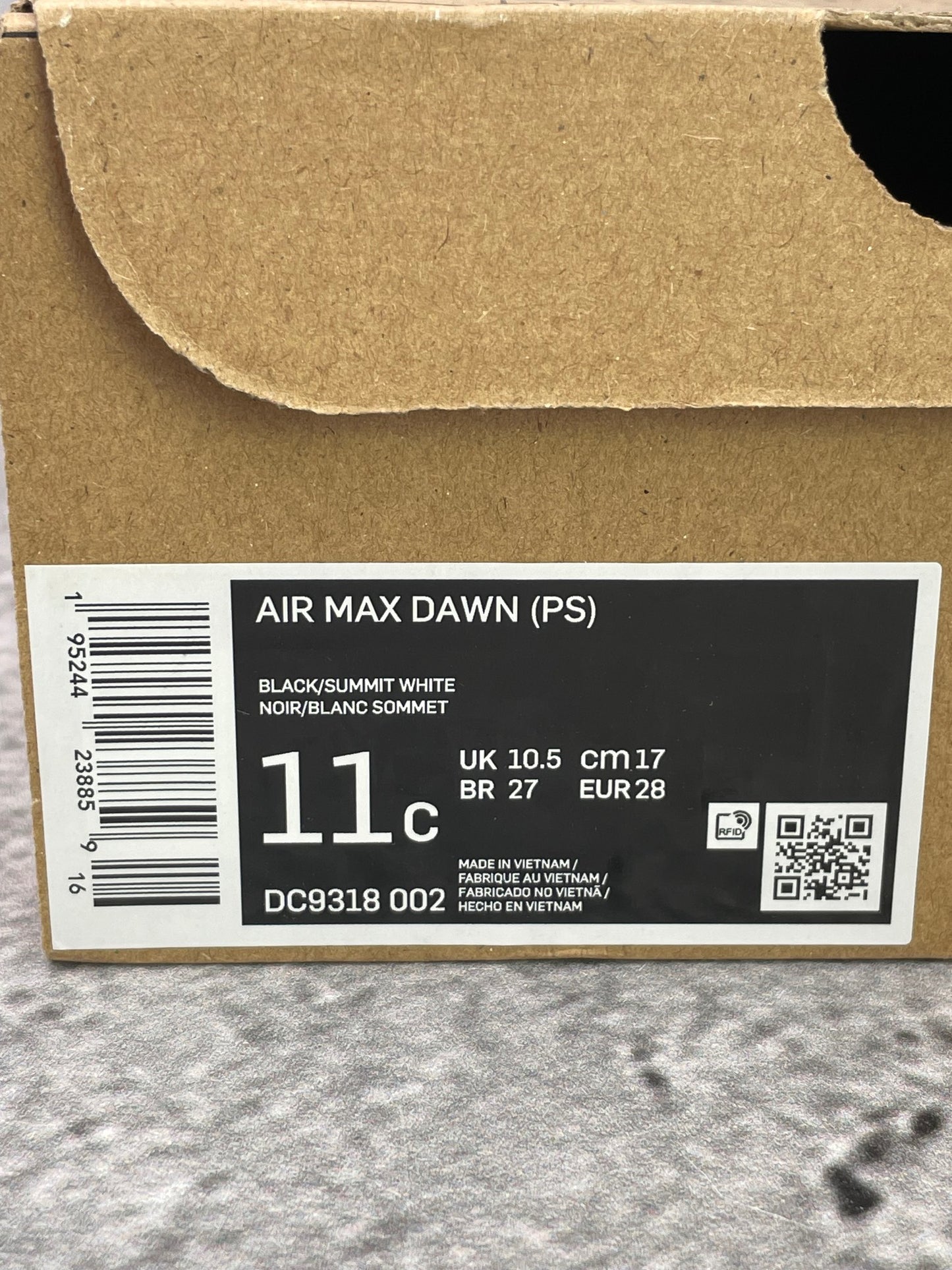 Nike Air Max Dawn — buty sportowe dziecięce w bardzo dobrym stanie rozmiar 28, etykieta z kodem modelu DC9318-002