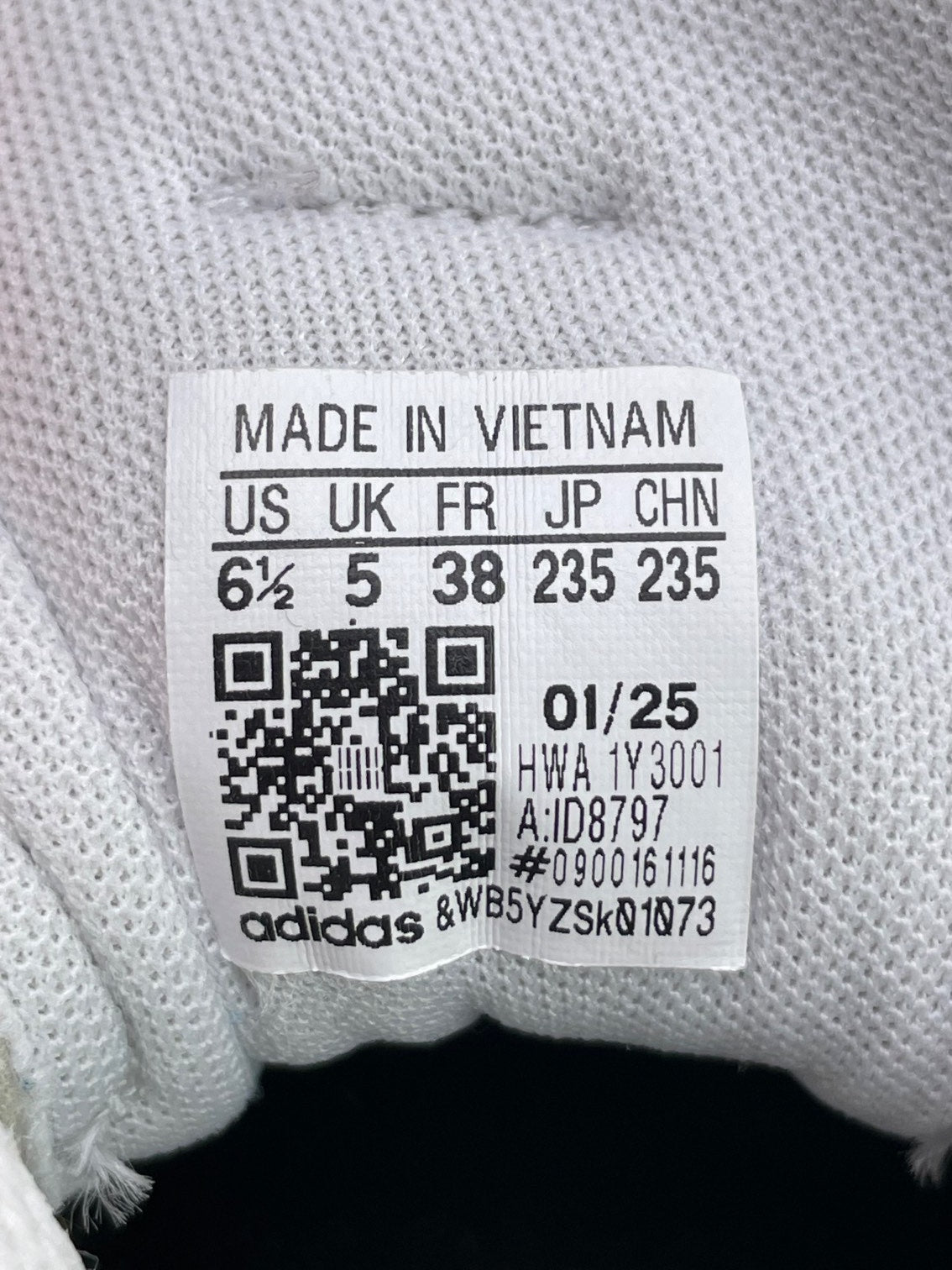 Adidas VL Court 3.0 — buty sportowe damskie w bardzo dobrym stanie rozmiar 38, etykieta z kodem modelu ID8797