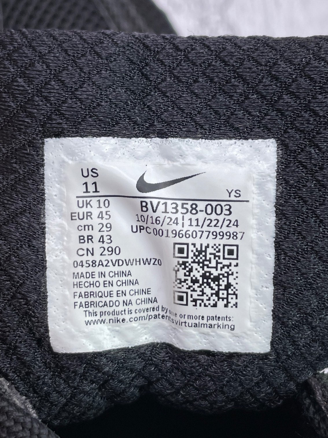 Nike Zoom Vomero 5 Triple Black — buty sportowe męskie w bardzo dobrym stanie rozmiar 45, etykieta z kodem modelu BV1358-003
