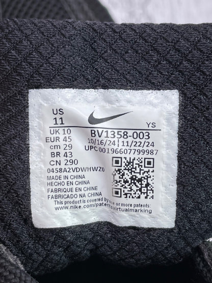 Nike Zoom Vomero 5 Triple Black — buty sportowe męskie w bardzo dobrym stanie rozmiar 45, etykieta z kodem modelu BV1358-003