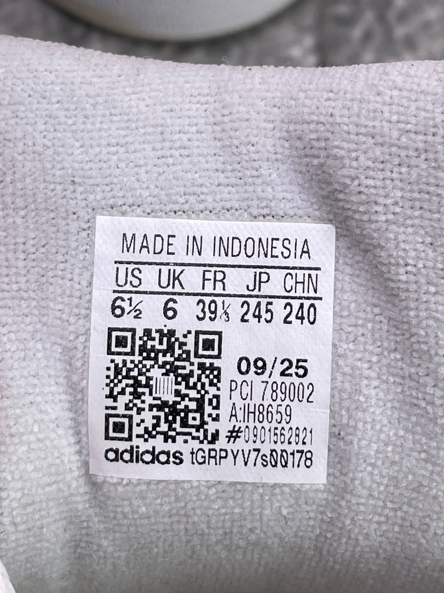 Adidas Superstar II — buty sportowe damskie w bardzo dobrym stanie rozmiar 39 1/3, etykieta z kodem modelu IH8659