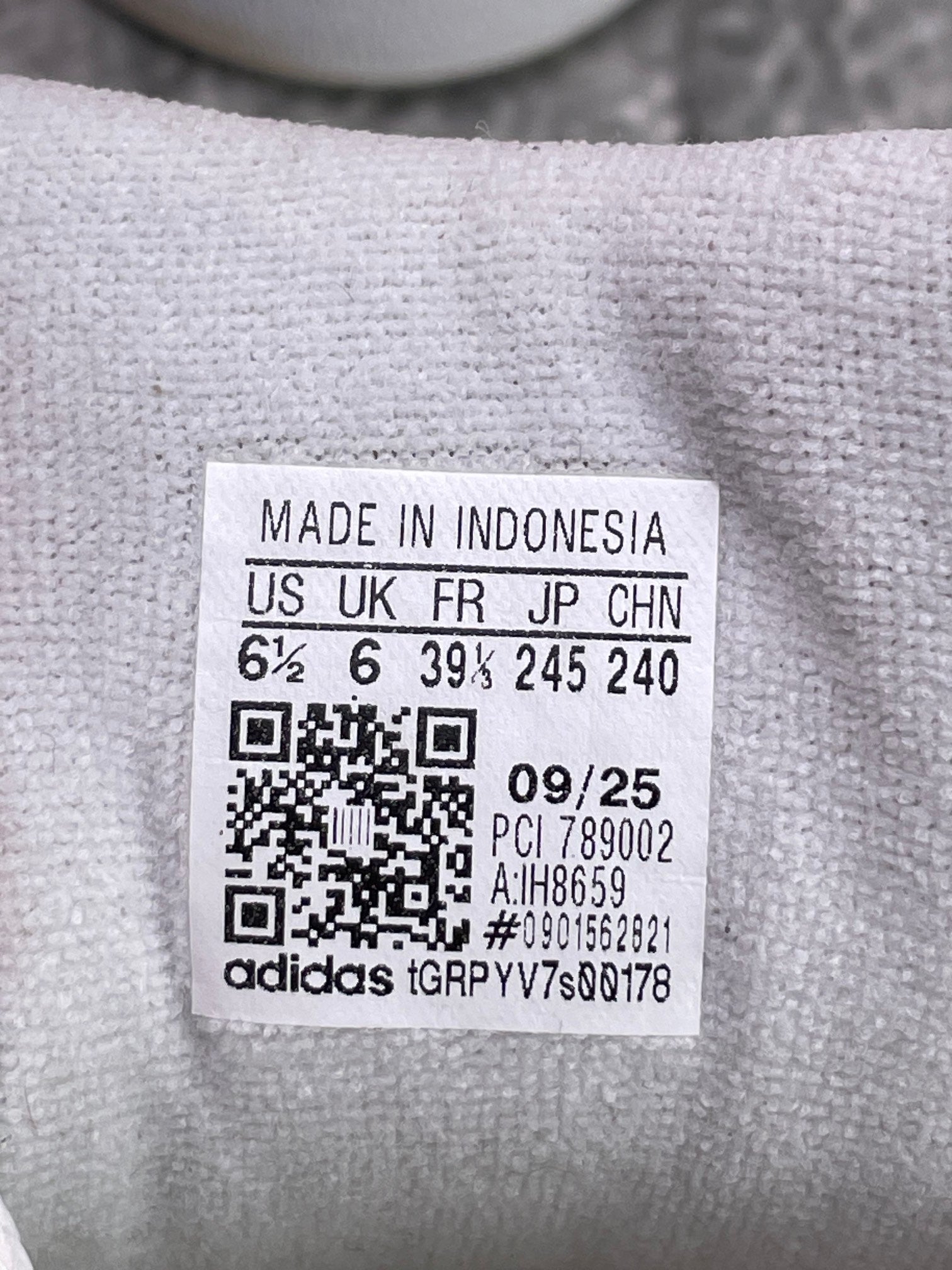 Adidas Superstar II — buty sportowe damskie w bardzo dobrym stanie rozmiar 39 1/3, etykieta z kodem modelu IH8659