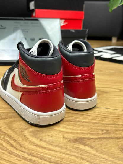 Nike Air Jordan 1 Mid (40)