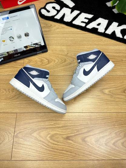 Nike Air Jordan 1 Mid (39)