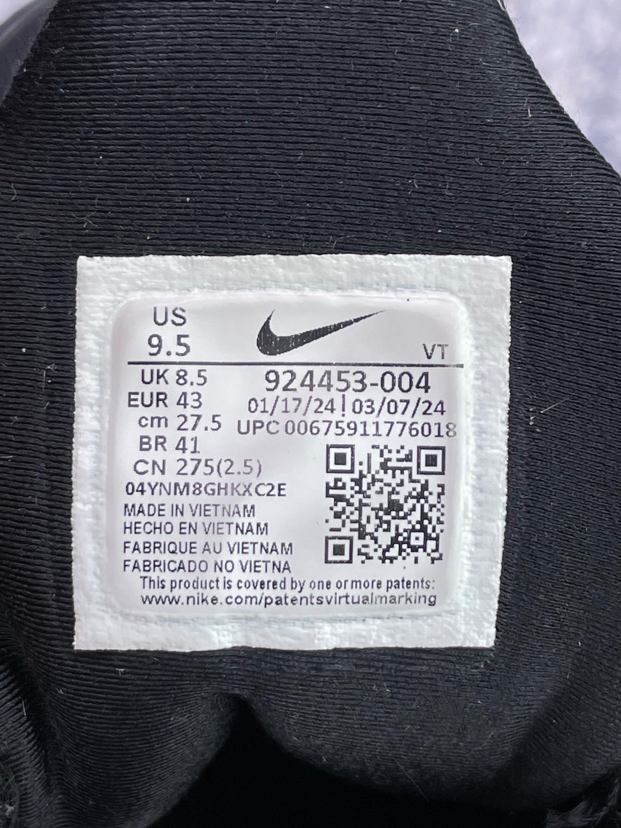 Nike Air VaporMax Plus Triple Black — buty sportowe męskie w bardzo dobrym stanie rozmiar 43, etykieta z kodem modelu 924453-004