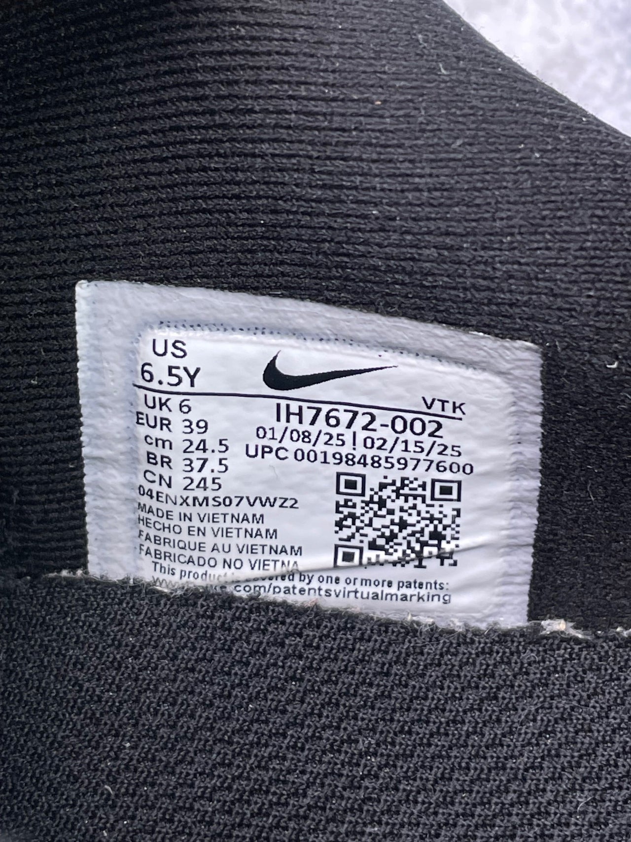 Nike Air Max DN — buty sportowe damskie w bardzo dobrym stanie rozmiar 39, etykieta z kodem modelu IH7672-002