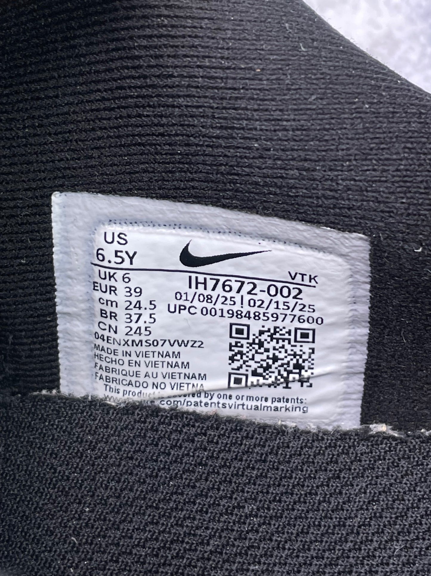 Nike Air Max DN — buty sportowe damskie w bardzo dobrym stanie rozmiar 39, etykieta z kodem modelu IH7672-002