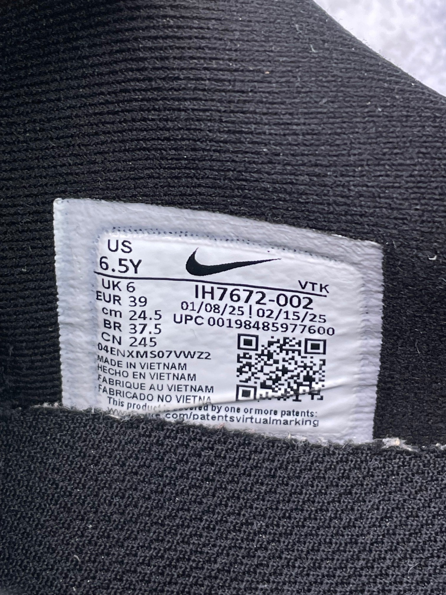 Nike Air Max DN — buty sportowe damskie w bardzo dobrym stanie rozmiar 39, etykieta z kodem modelu IH7672-002