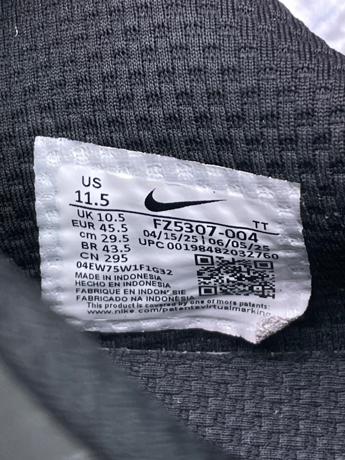 Nike Air Max Phoenix Triple Black — buty sportowe męskie w bardzo dobrym stanie rozmiar 45.5, etykieta z kodem modelu FZ5307-004