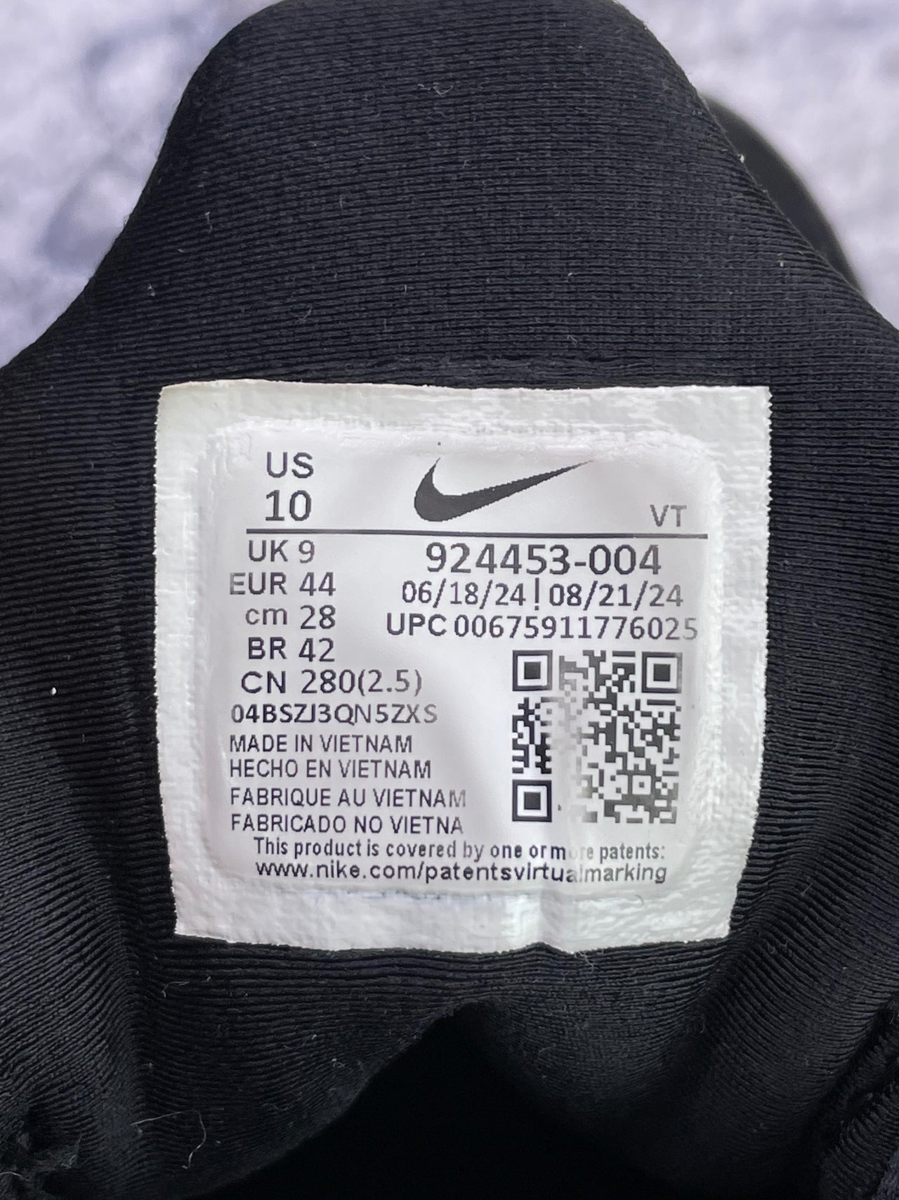 Nike Air VaporMax Plus Triple Black — buty sportowe męskie w bardzo dobrym stanie rozmiar 44, etykieta z kodem modelu 924453-004