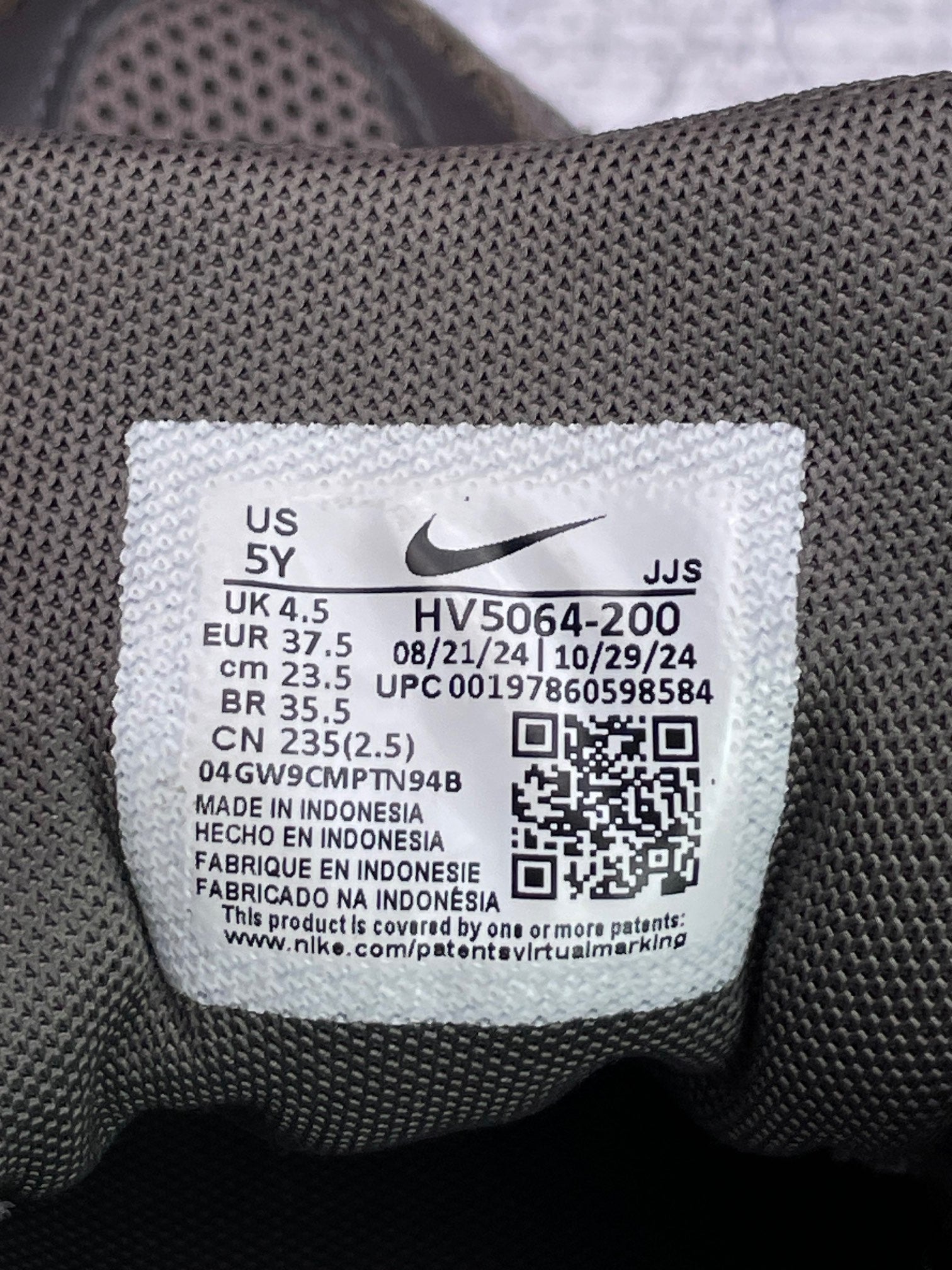 Nike P-6000 GS Cave Stone — buty sportowe damskie w bardzo dobrym stanie rozmiar 37.5, etykieta z kodem modelu HV5064-200