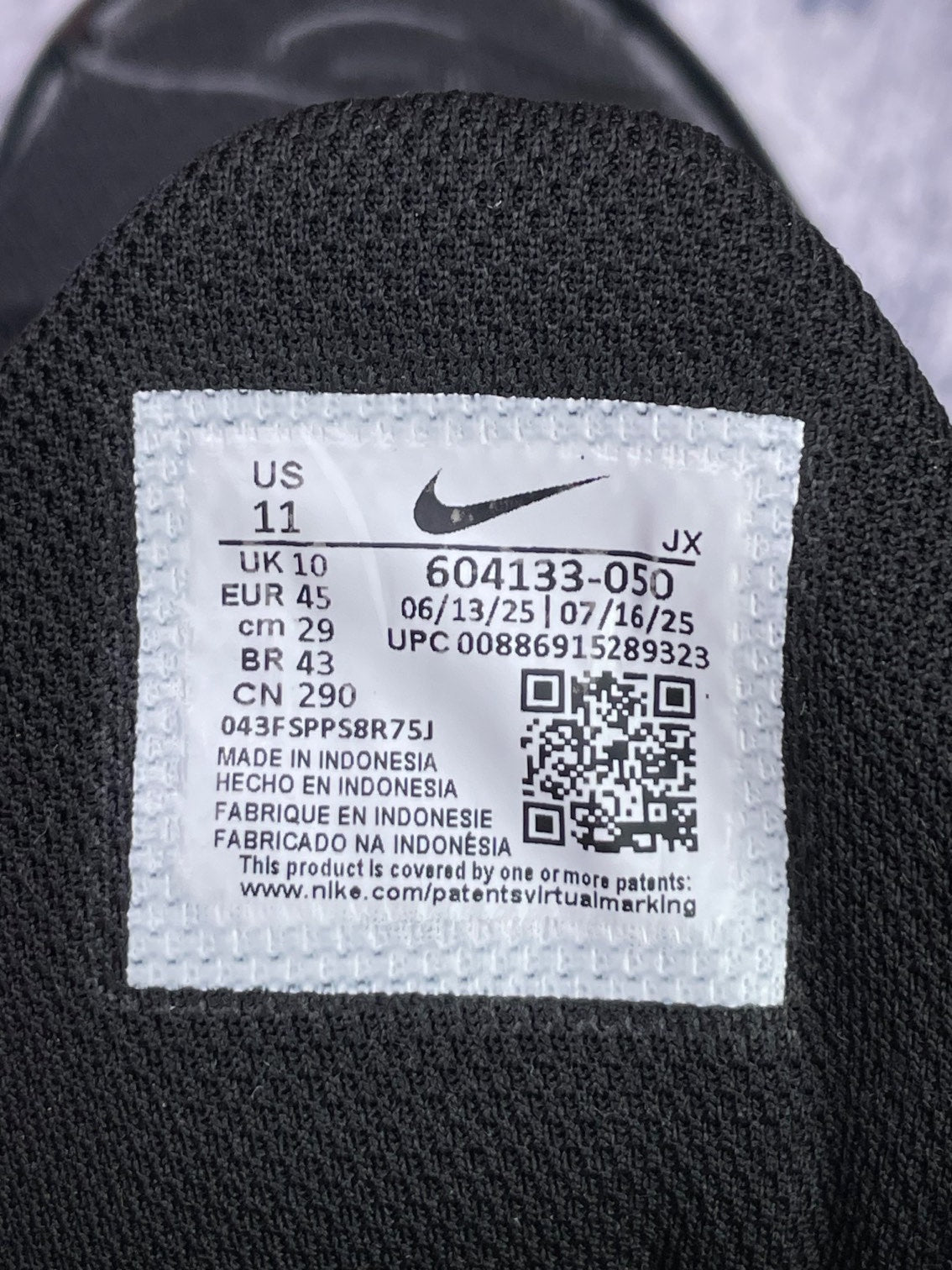 Nike Air Max Plus Triple Black — buty sportowe męskie w bardzo dobrym stanie rozmiar 45, etykieta z kodem modelu 604133-050
