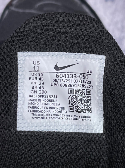 Nike Air Max Plus Triple Black — buty sportowe męskie w bardzo dobrym stanie rozmiar 45, etykieta z kodem modelu 604133-050