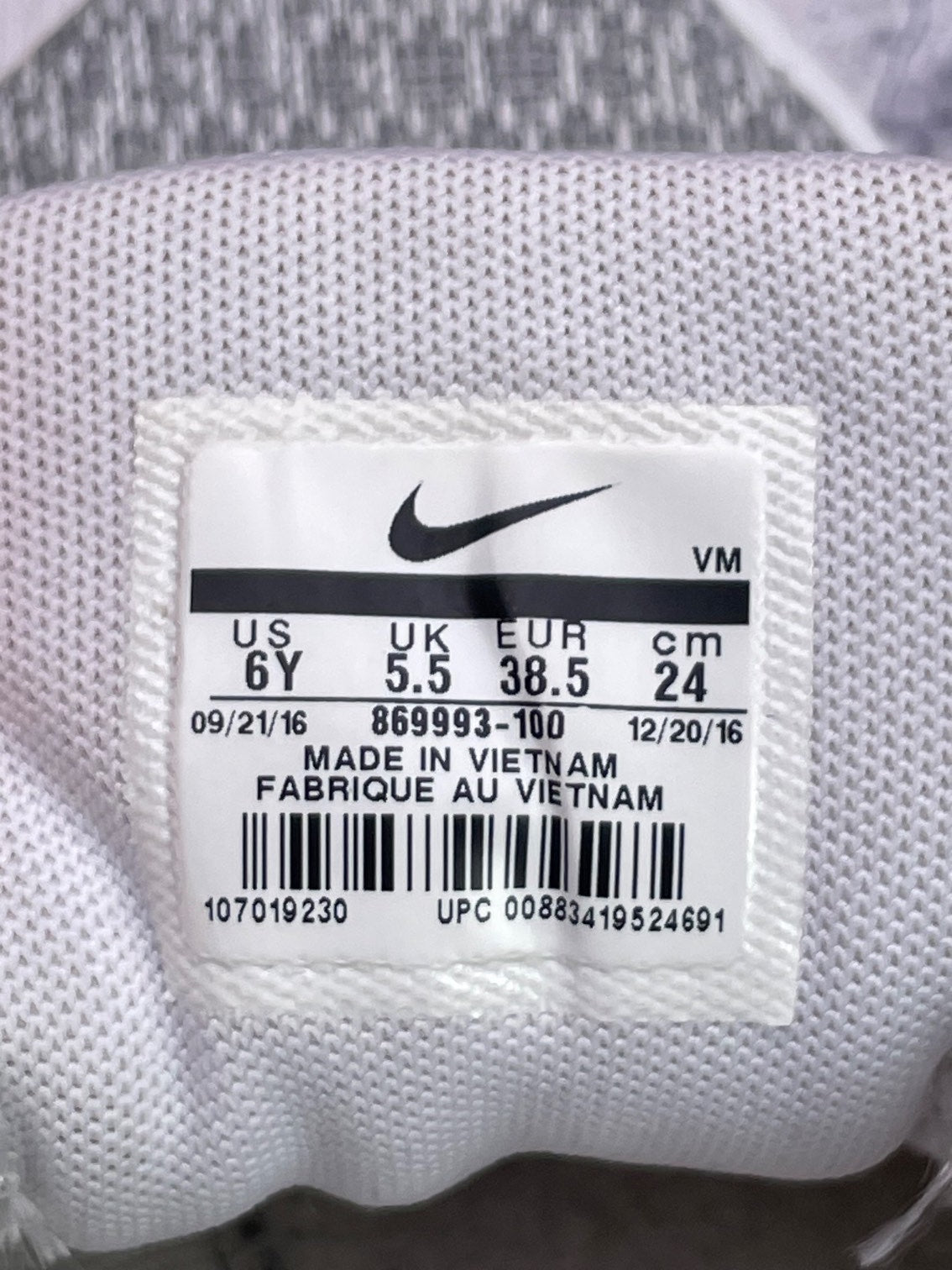 Nike Air Max Sequent 2 — buty sportowe damskie w bardzo dobrym stanie rozmiar 38.5, etykieta z kodem modelu 869993-100