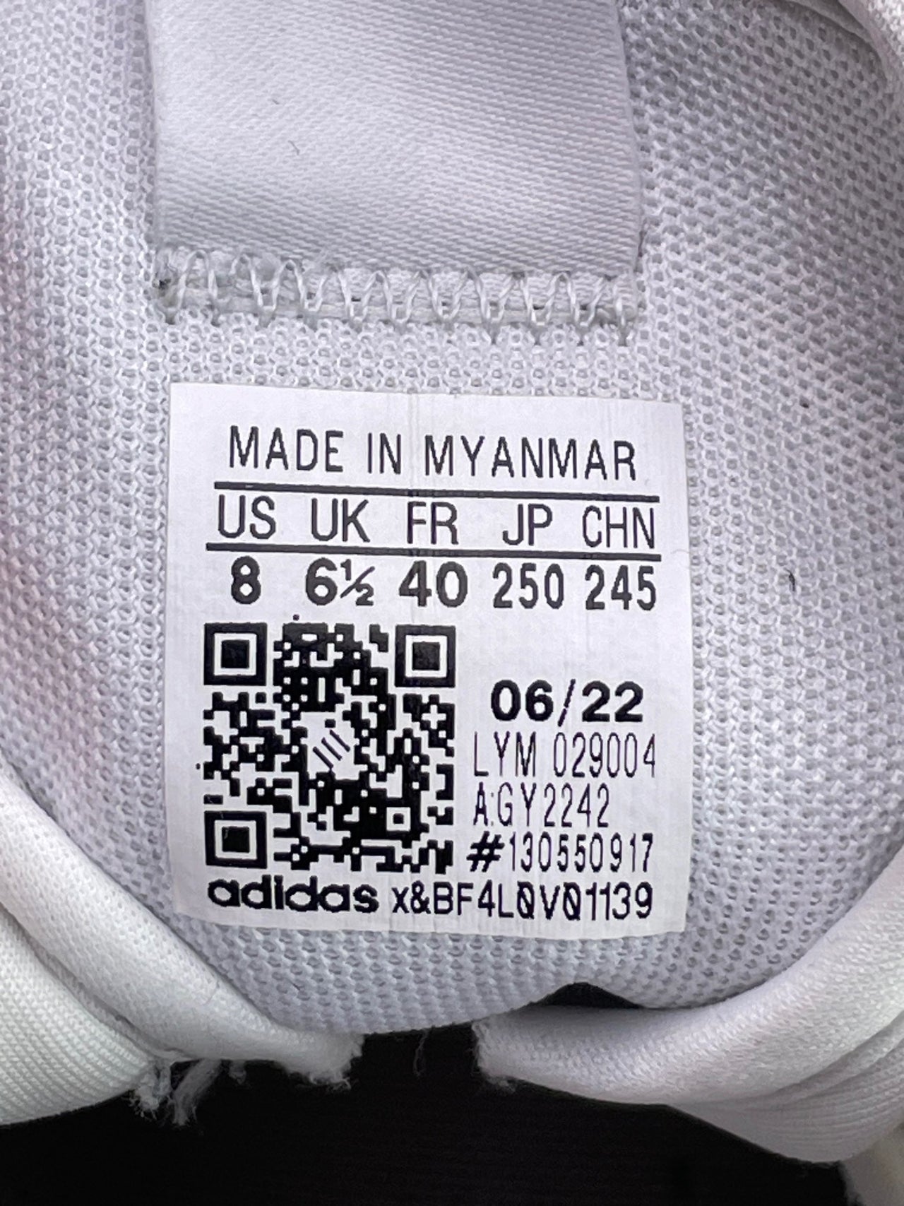 Adidas Fluidup — buty sportowe damskie w bardzo dobrym stanie rozmiar 40, etykieta z kodem modelu GY2242