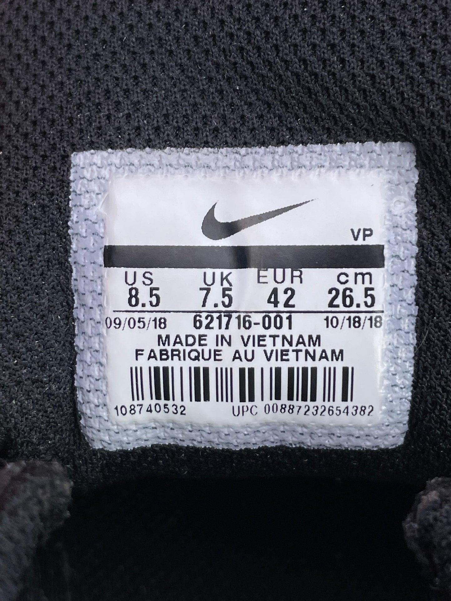 Nike Reax 8 TR — buty sportowe męskie w bardzo dobrym stanie rozmiar 42, etykieta z kodem modelu 621716-001