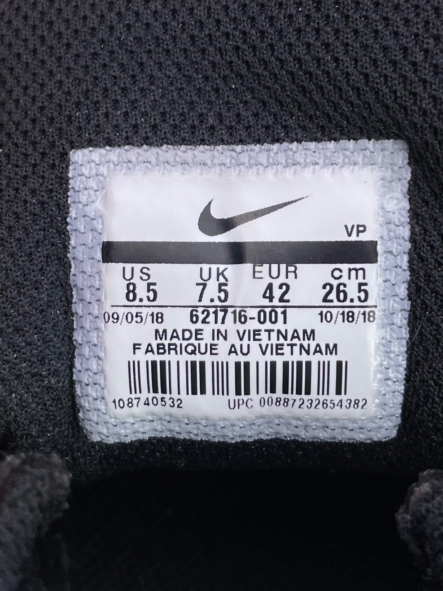 Nike Reax 8 TR — buty sportowe męskie w bardzo dobrym stanie rozmiar 42, etykieta z kodem modelu 621716-001