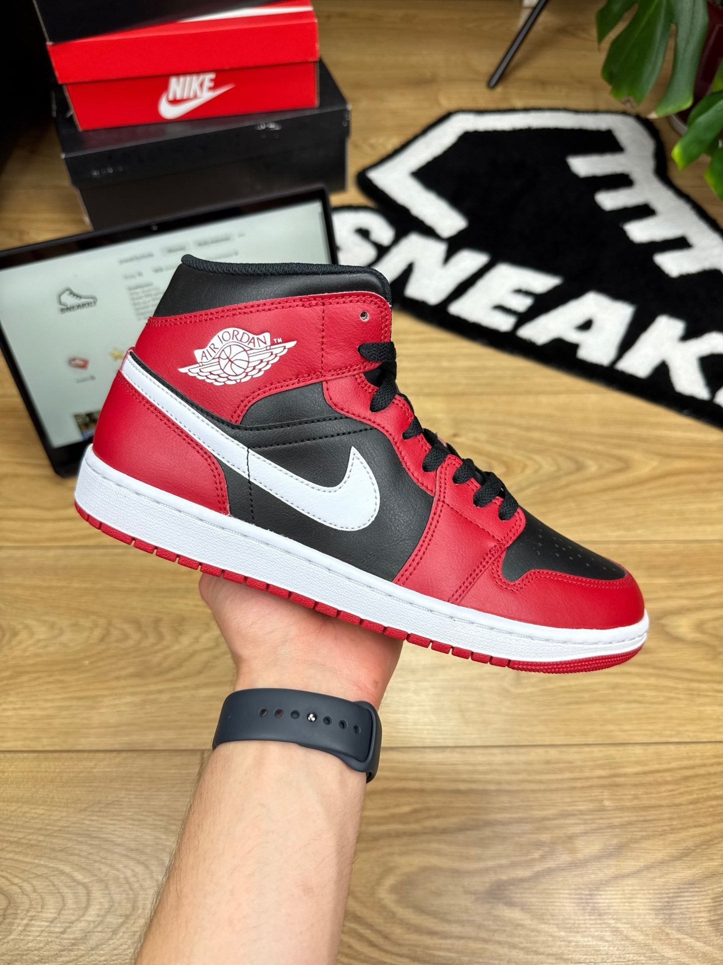 Nike Air Jordan 1 Mid (44)