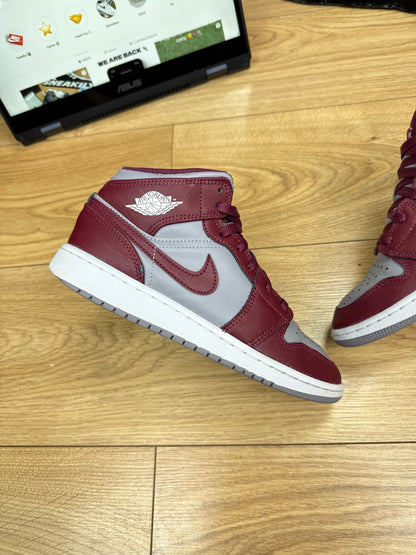 Nike Air Jordan 1 Mid (36.5)