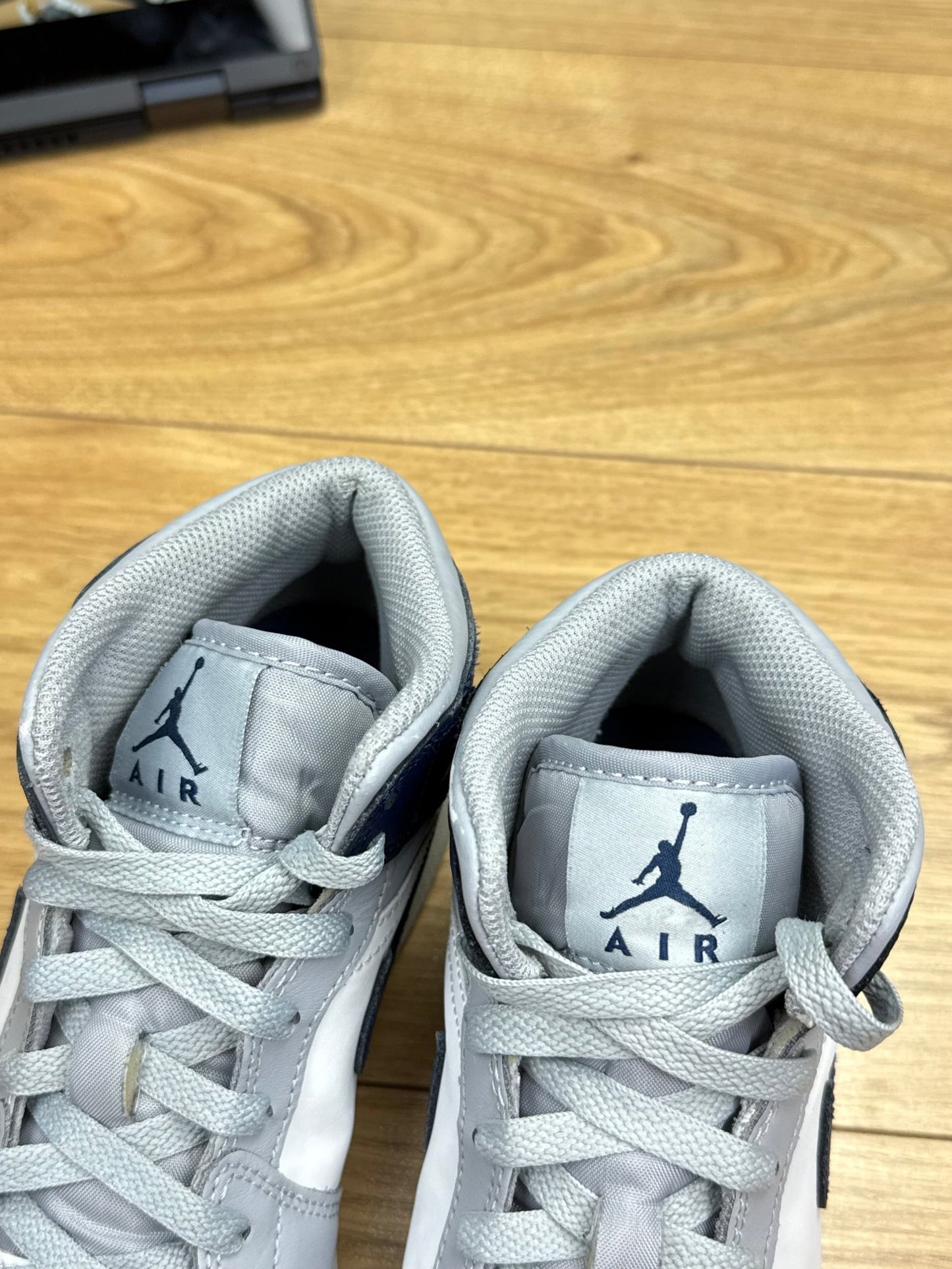 Nike Air Jordan 1 Mid (39)