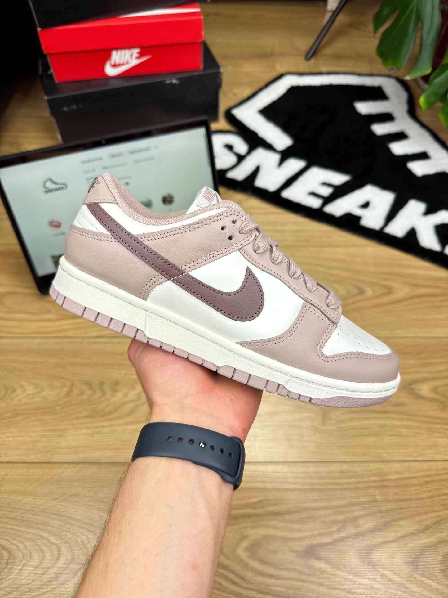 Nike Dunk Low (40)