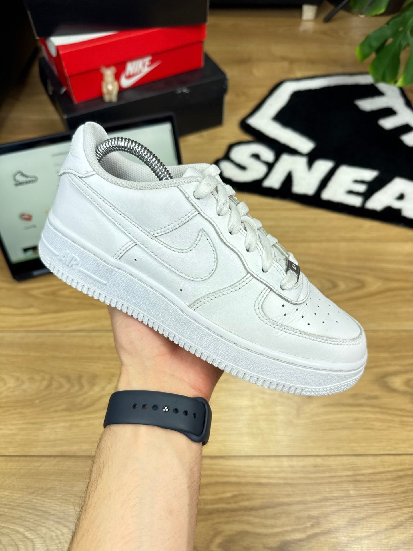 Nike Air Force 1 Low (37.5)