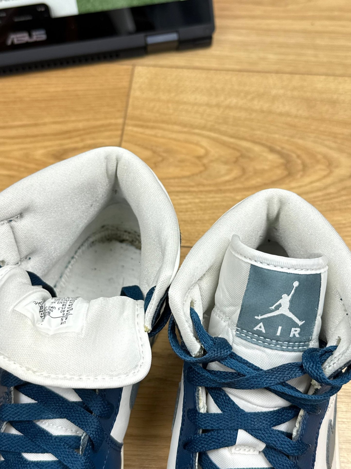 Nike Air Jordan 1 Mid (40)
