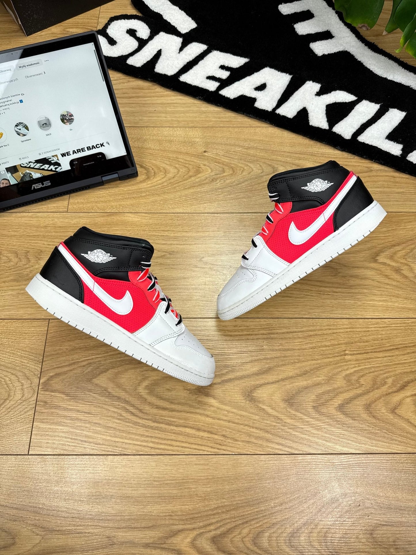 Nike Air Jordan 1 Mid (40)
